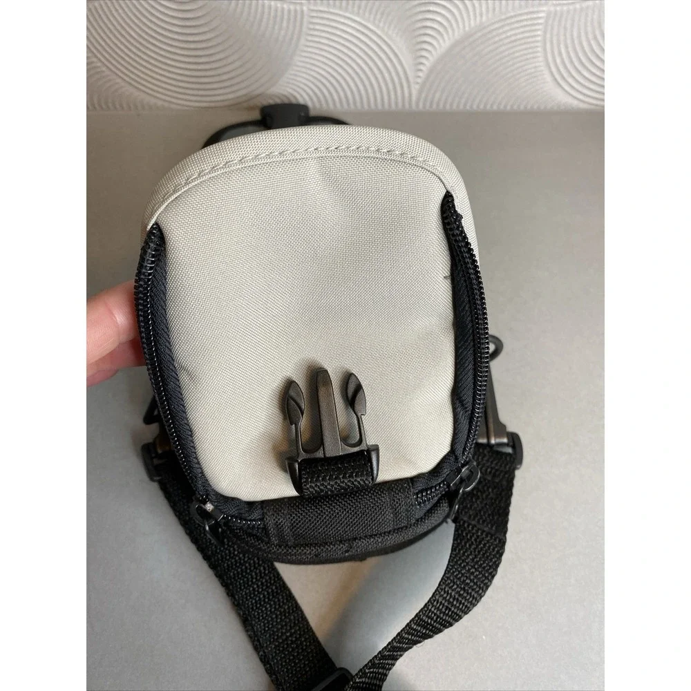 Samsonite Small Padded Crossbody Camera Bag Nylon Zippered Compartments Strap
